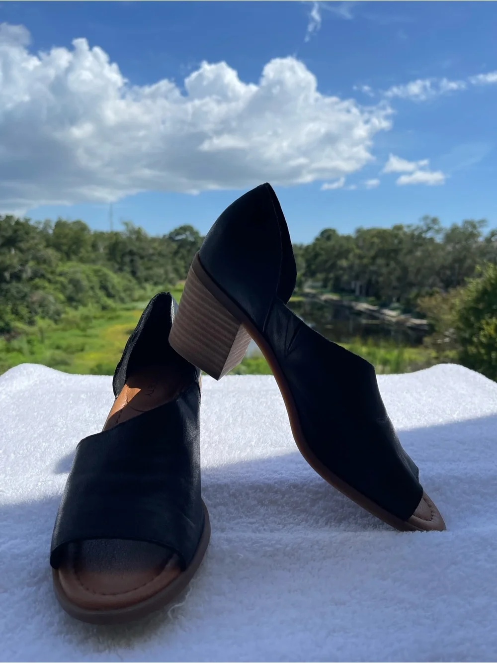 Sole Society Black Leather Peep Toe Cutout Block Heel Sandals Size 8.5M / 39